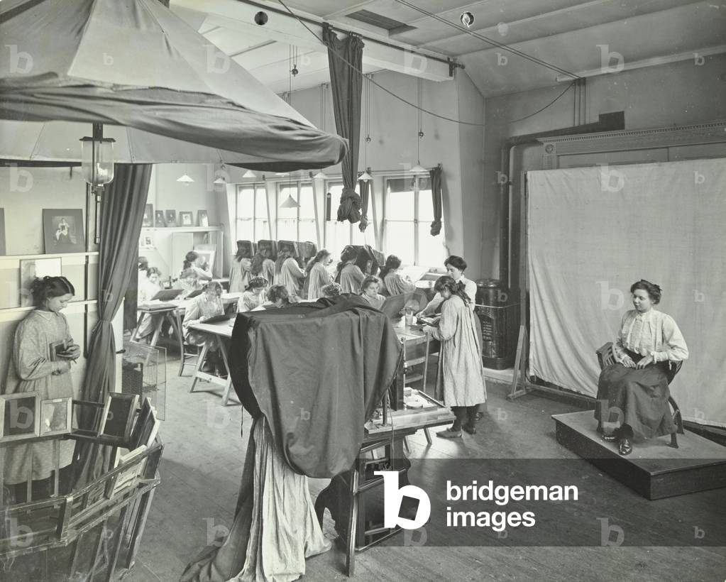 Bloomsbury Trade School: photography, 1911 (b/w photo)