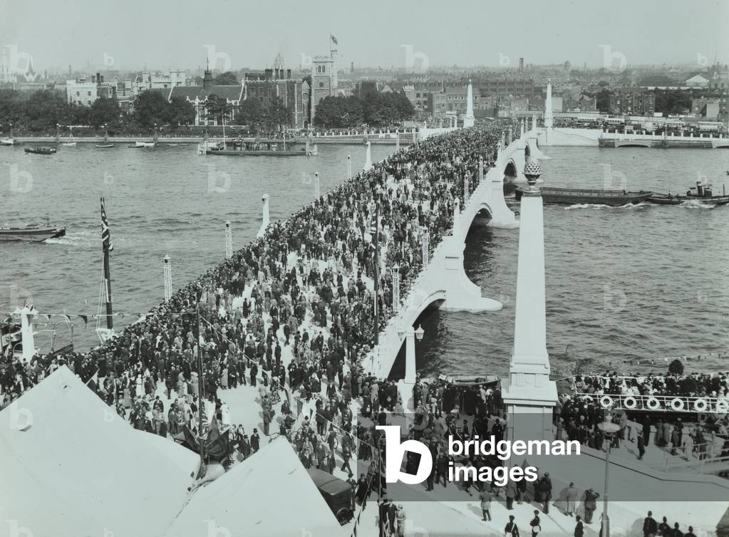 Opening ceremony at Lambeth Bridge performed by H. M. King George V and H. M. Queen Mary, 19th July, 1932 (b/w photo)