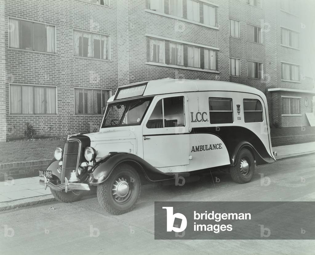 Ford V.8 ambulance: exterior, 1939 (b/w photo)