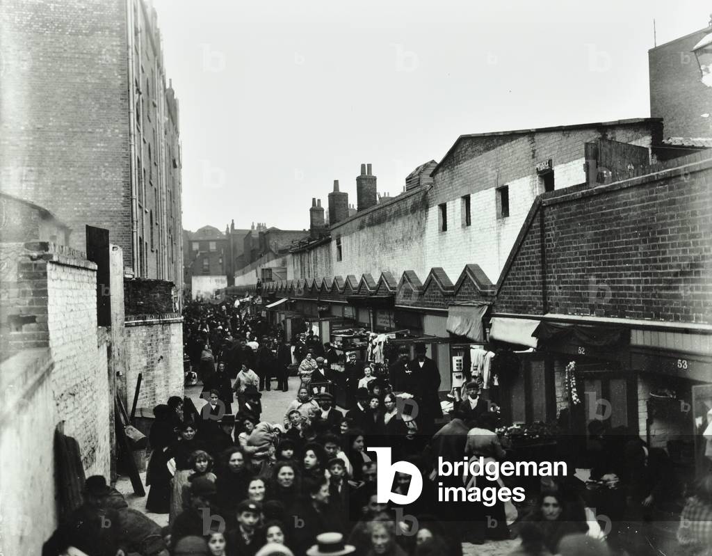 Morgans Buildings, Morgans Buildings: market stalls, 1903 (b/w photo)