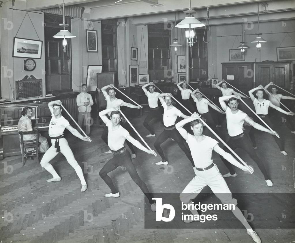 Forster School: men's drill, 1914 (b/w photo)