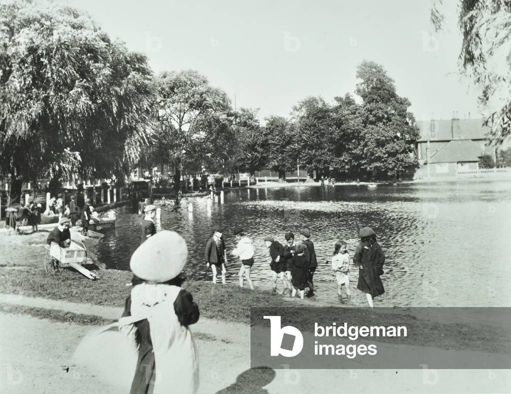 Church Road, Barnes, Richmond: Barnes Green, 1908 (b/w photo)