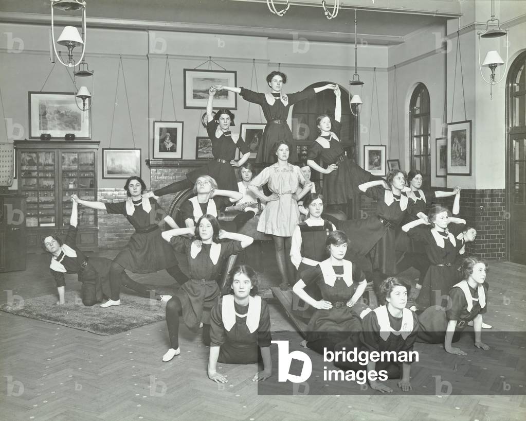 Sandhurst Road Evening Institute: girls perform a drill, 1914 (b/w photo)