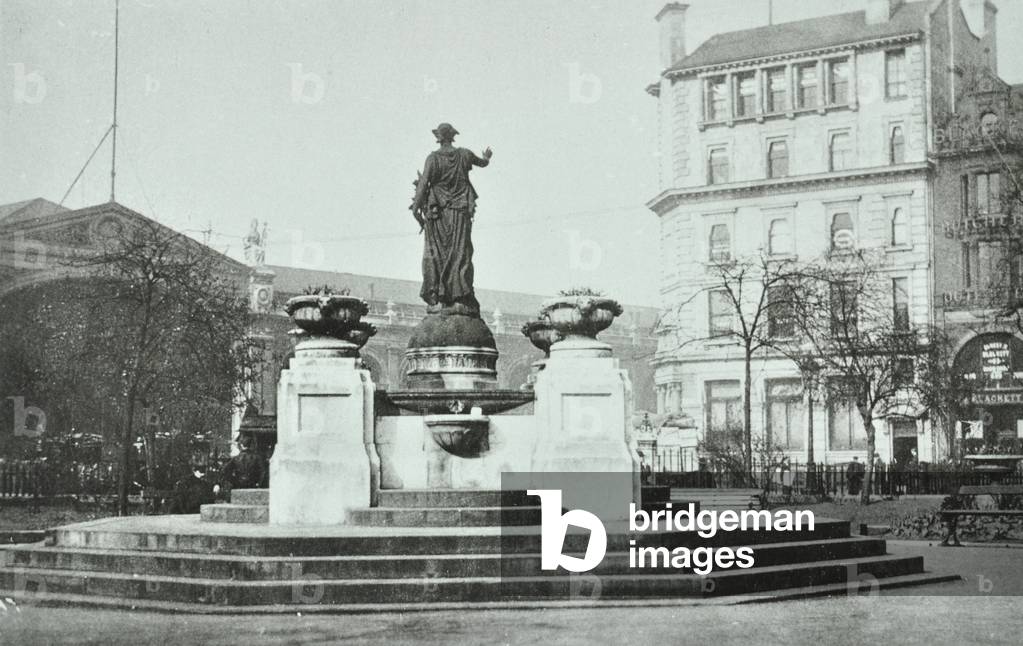 Recreation Ground Statue, West Smithfield, City of London, 1906 (b/w photo)