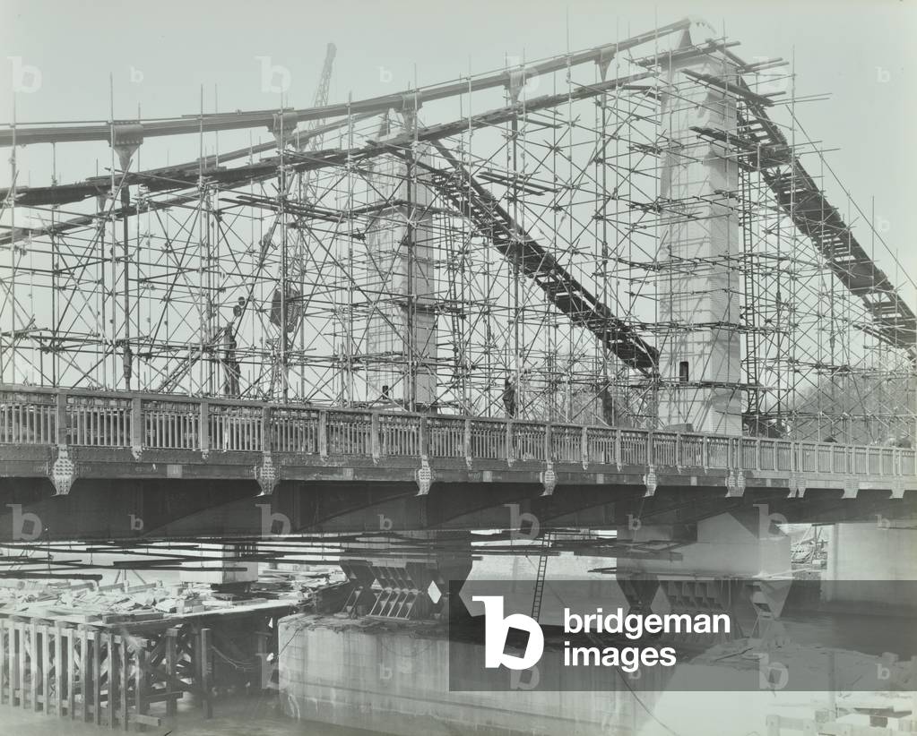 Chelsea Bridge: centre in scaffolding, 1937 (b/w photo)