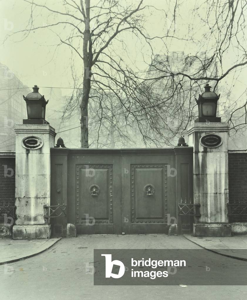 Lansdowne House, Berkeley Street, Westminster LB: gateway, 1930 (b/w photo)