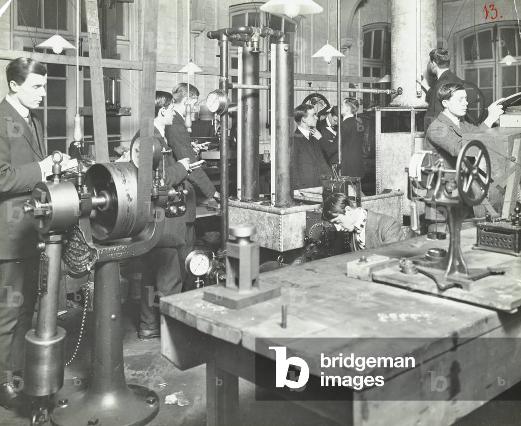 Goldsmith's College: mechanical, 1912 (b/w photo)