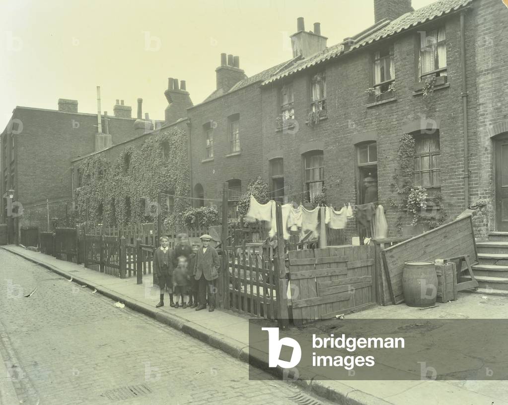 Ware Street: children pose outside row of houses, 1924 (b/w photo)