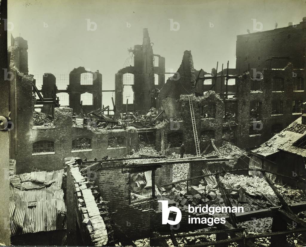 Concerdia Wharf: damage caused by fire, 1925 (b/w photo)