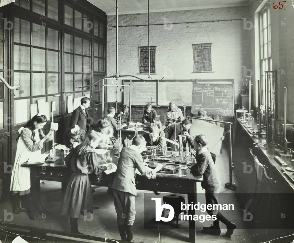 Beethoven Street School: physics laboratory, 1908 (b/w photo)