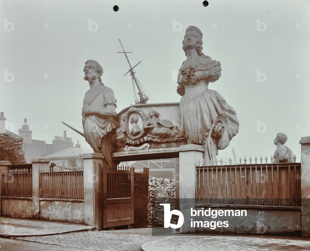 106 Millbank, Westminster LB: Castle's Yard. Centre Gate featuring ship figureheads, 1909 (b/w photo)
