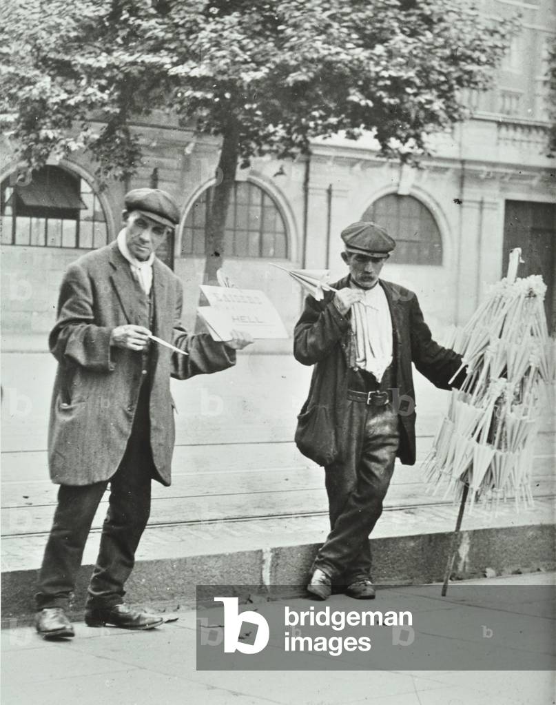 Two street hawkers, London, 1918 (b/w photo)