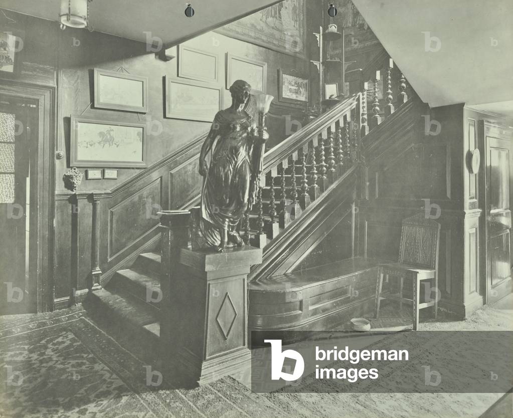 112 Battersea Church Road: staircase and hall, London, 1906 (b/w photo)