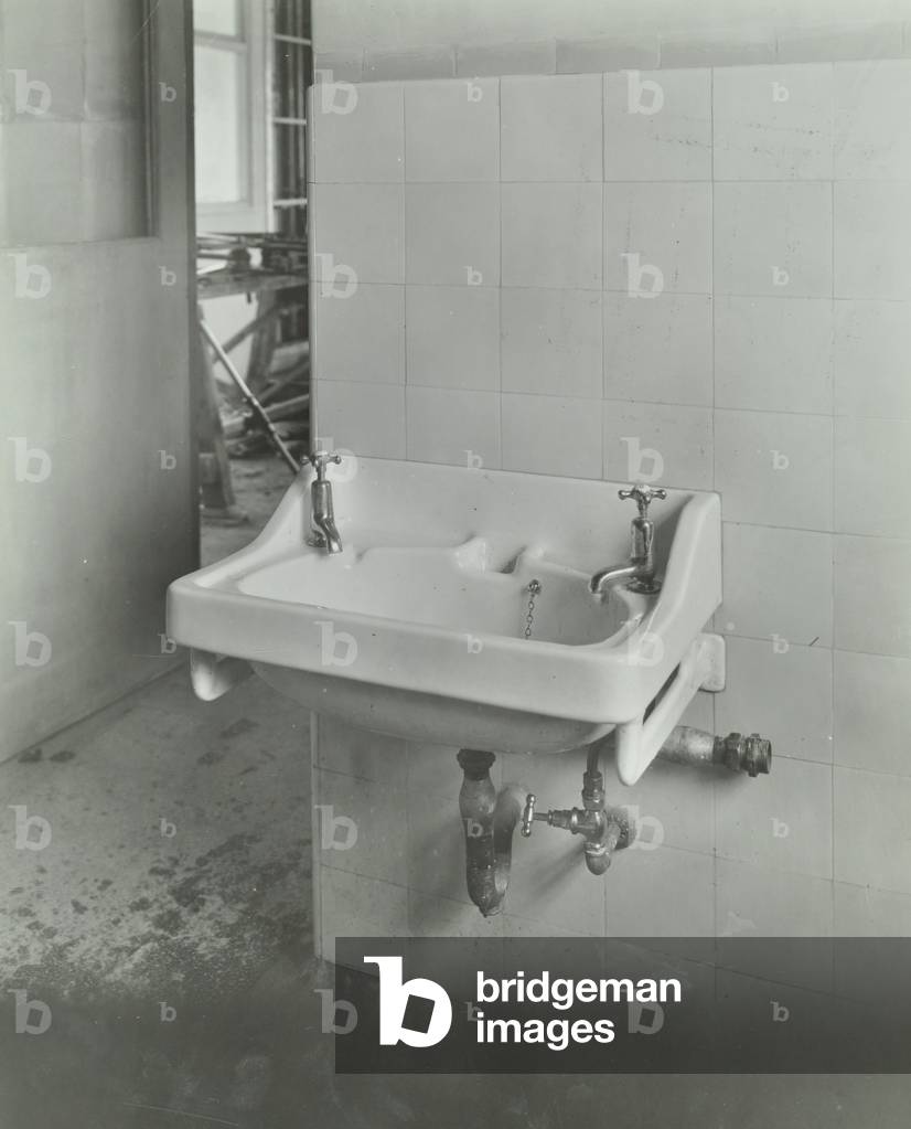 Brook Hospital: wash basin, 1939 (b/w photo)