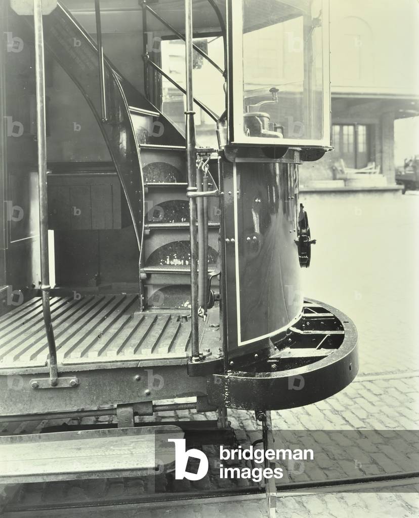Tramcar 2002: side view fender, 1931 (b/w photo)