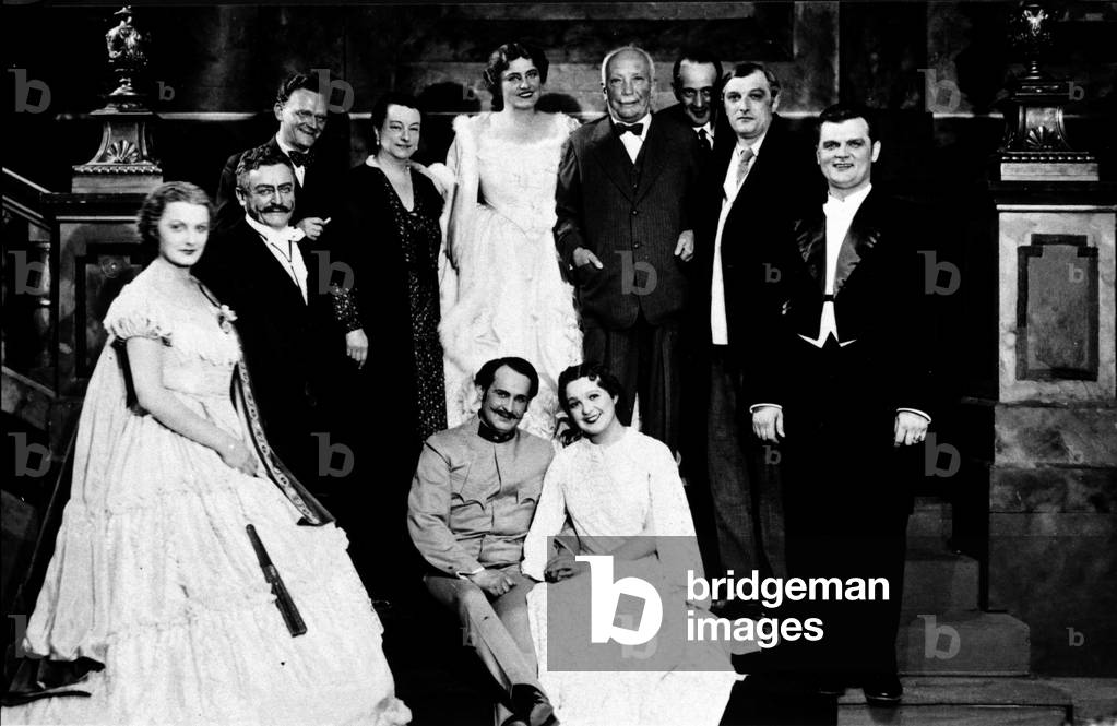 Richard Strauss with the performers of “Arabella” in Dresden in 1933.