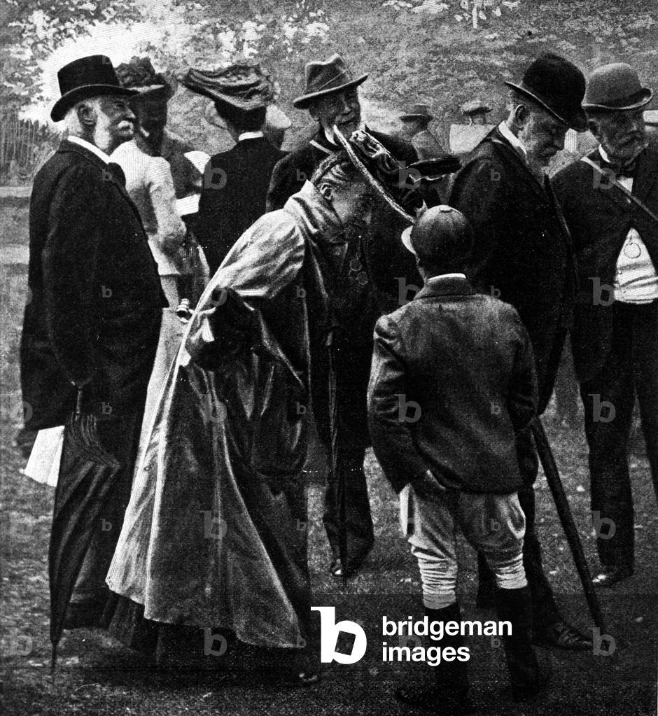 Photograph of Rothschild's family taken at the races. From left to right: Alphonse de Rothschild, Lord Rothschild behind Baroness Alphonse who talks with his jockey and Gustave de Rothschild. The beginning of the 20th century.