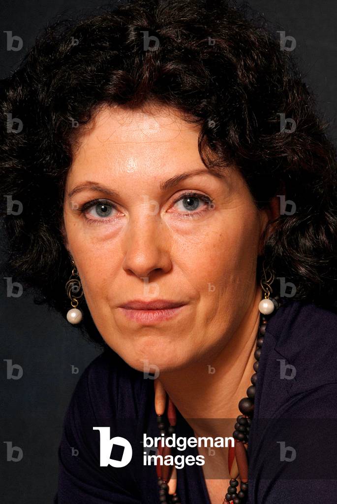 portrait of Rebecca Stott writer.