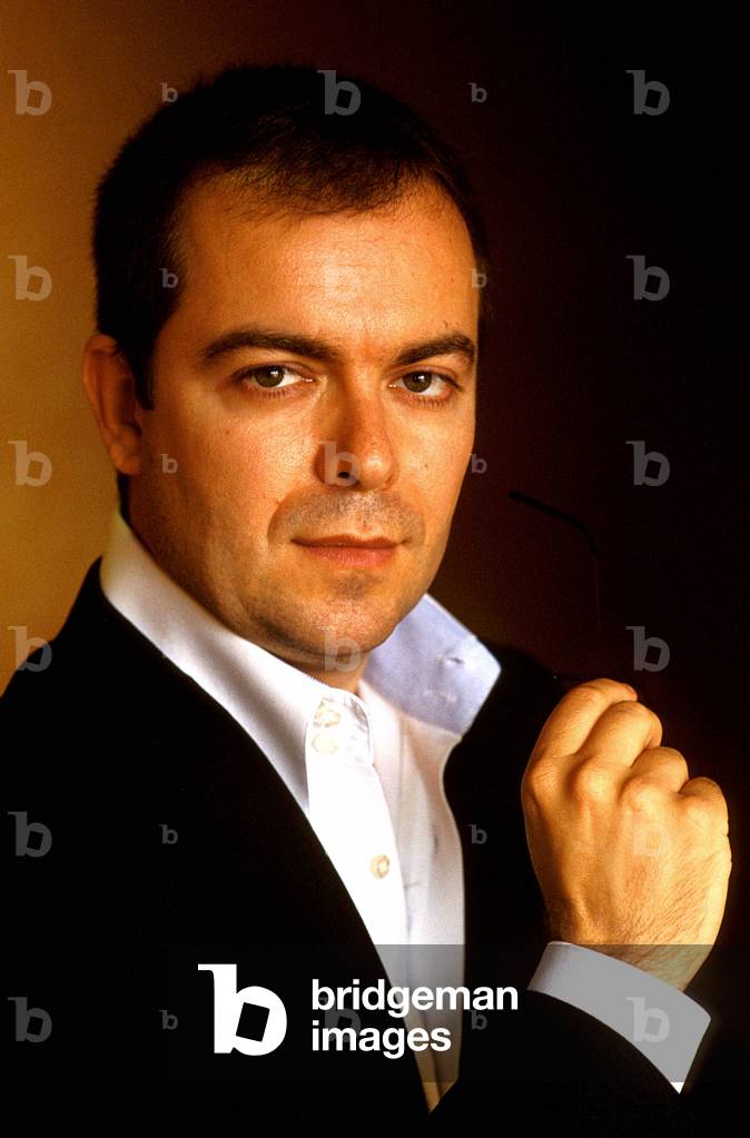 Portrait of the writer Javier Sierra.