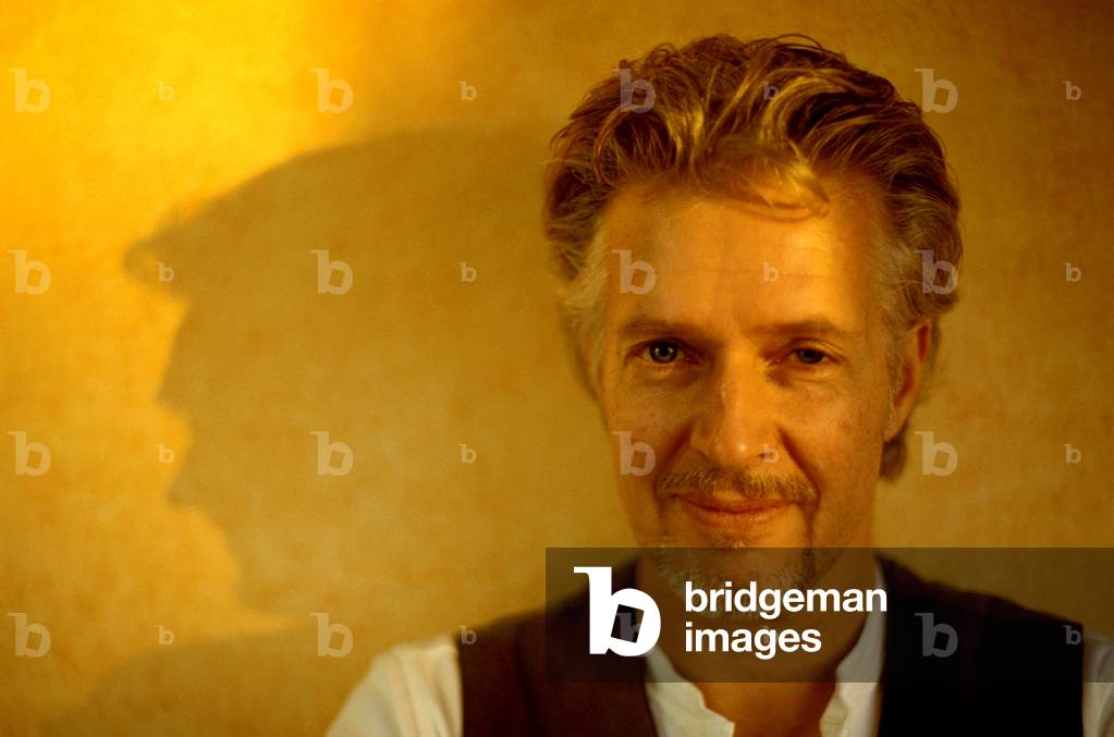 portrait of Frank Schatzing writer.