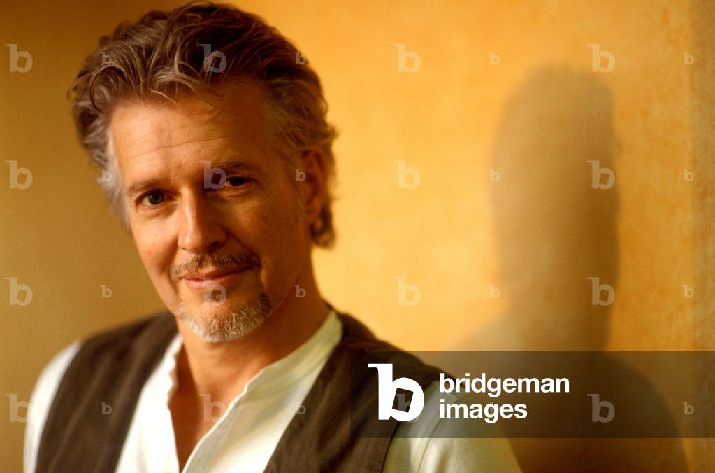portrait of Frank Schatzing writer.