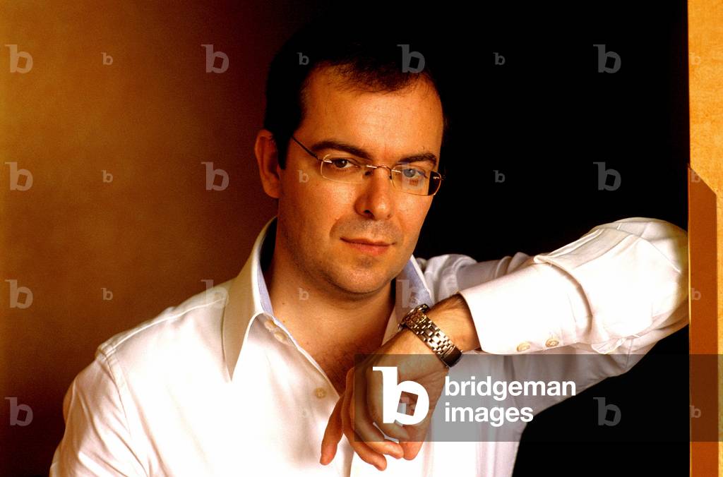 Portrait of the writer Javier Sierra.