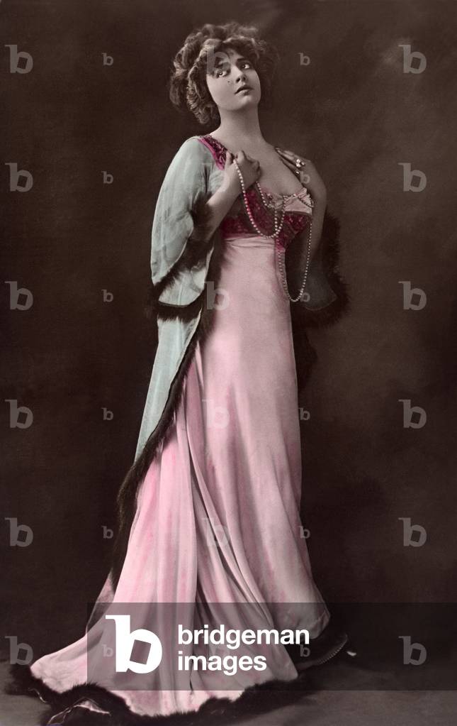Belle Epoque: portrait of the French comedian and courtesan Genevieve (Ginette) Lantelme (1882-1911) circa 1900 Photo reutlinger