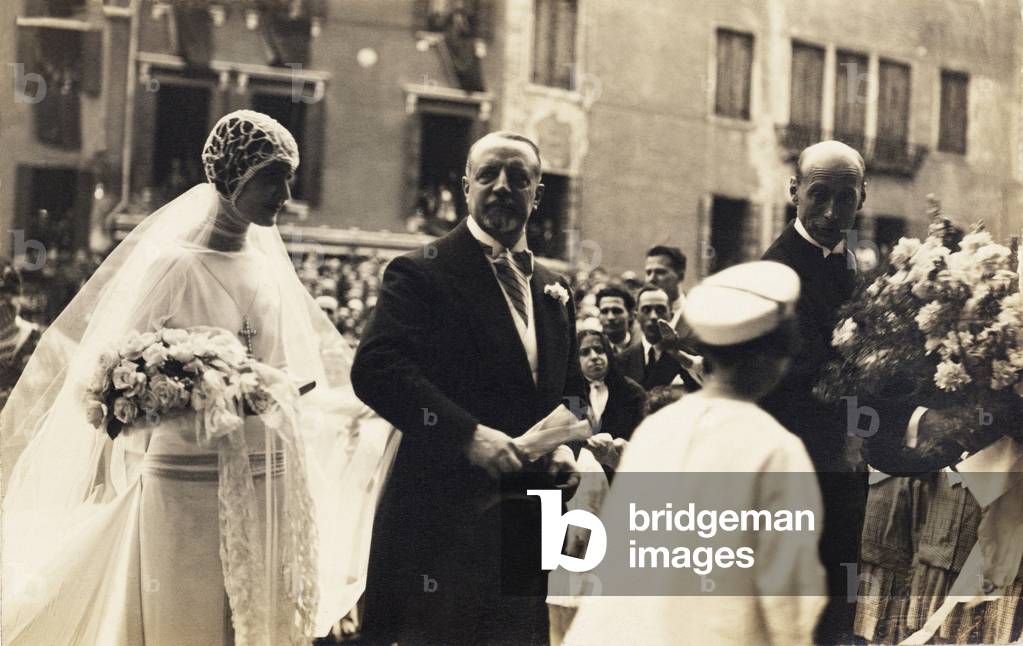 1932, 19 May, Venice: The count GIUSEPPE VOLPI di MISURATA (Venice 1877 - Rome 1947) escort his daughter ANNA MARIA (Venezia 1913 - 2004) at marriage with count Cesare Cicogna Mozzoni (future parents of countess MARINA CICOGNA, born in Rome the day 29 May 1934) - VENEZIA - italiana nobility - nobilta italiana - matrimonio - matrimonio - wedding dress - wedding dress - ito da sposa - sposalizio - padre e figlia - cerimonia - FASCISMO - FASCISM - FASCISTA - FASCIST - POLITICIAN - POLITICO