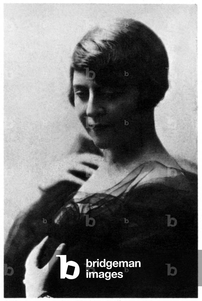 Elettra Bellan (b/w photo)