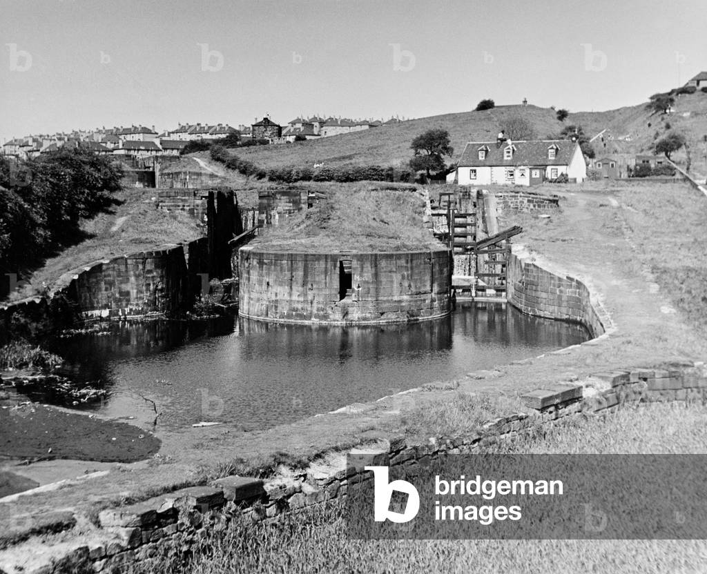 Image of Glasgow's canal, Blackhill Locks, 1955 (b/w photo)