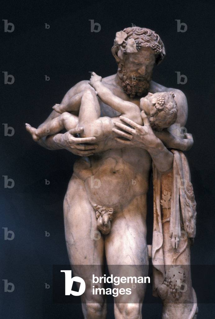 Statue depicting Silenus with Dyonisos in the Vatican museum, Rome, Italie