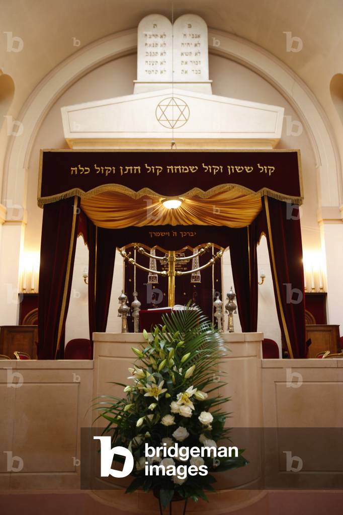 Synagogue wedding canopy, Neuilly-sur-Seine, France
