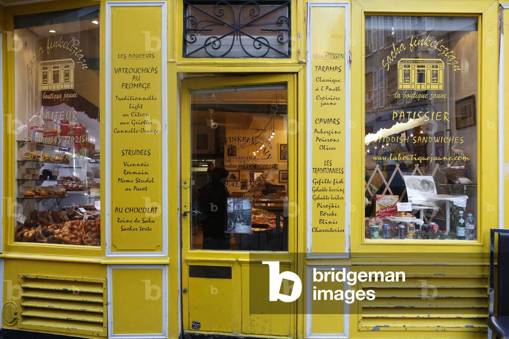 Jewish bakery, named le Pletzl, in the old Jewish district of Paris, Paris, France