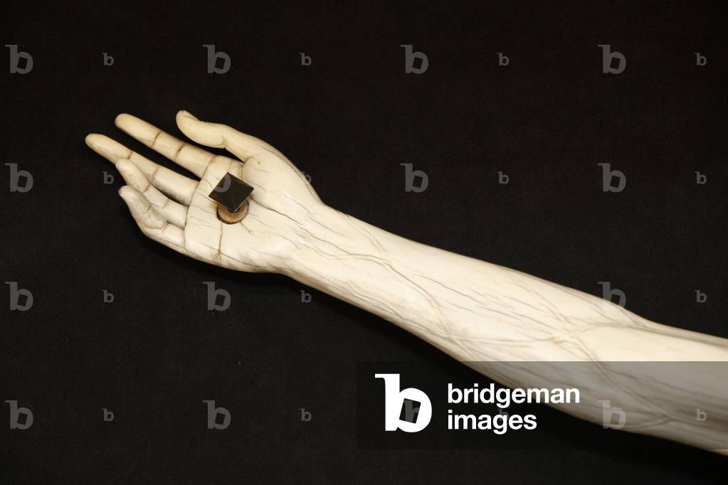 Immagine di Fotografia "Dettaglio di una scultura della crocifissione nella cattedrale di Notre-Dame de Paris 
