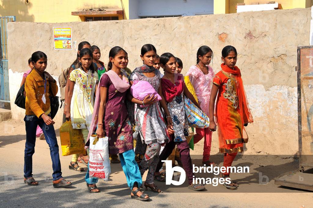 India, Rajasthan, Pushkar : Rajasthani women (photo)