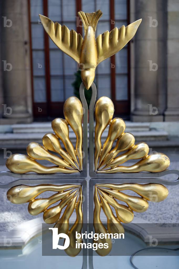 Protestant cross with Holy Spirit, (Hugenot cross), Museum of the Reformation, Geneva, Switzerland (photo)