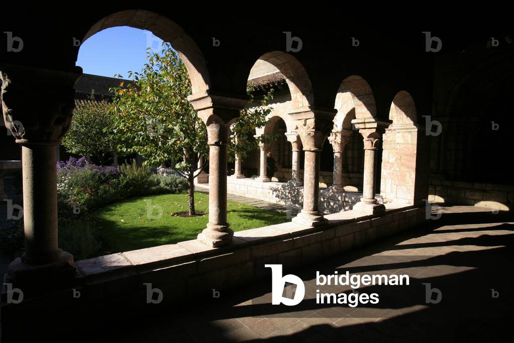 The cloisters of New York : Cuxa cloister (12th century) New York Etats Unis