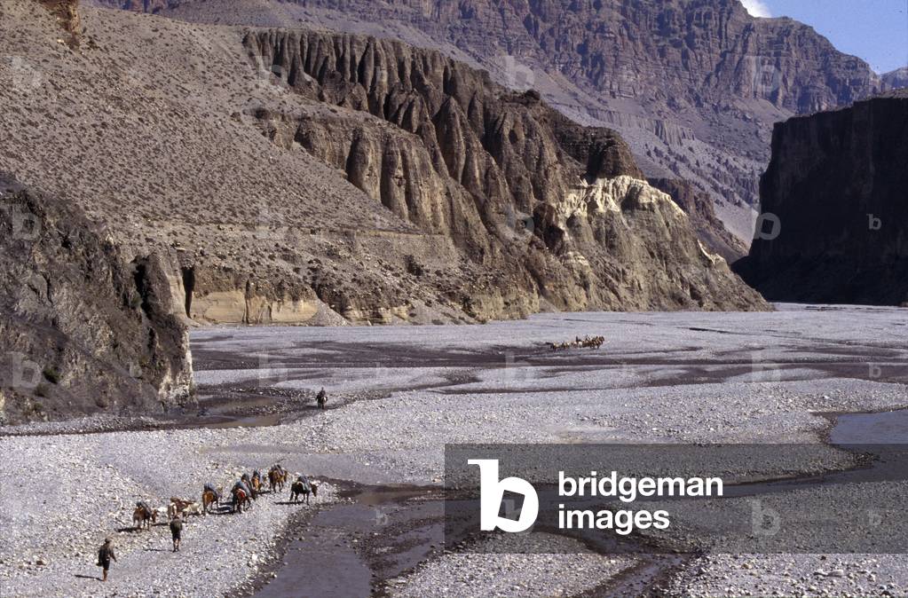 Convoy in the Kali Gandaki Gorges - Nepal