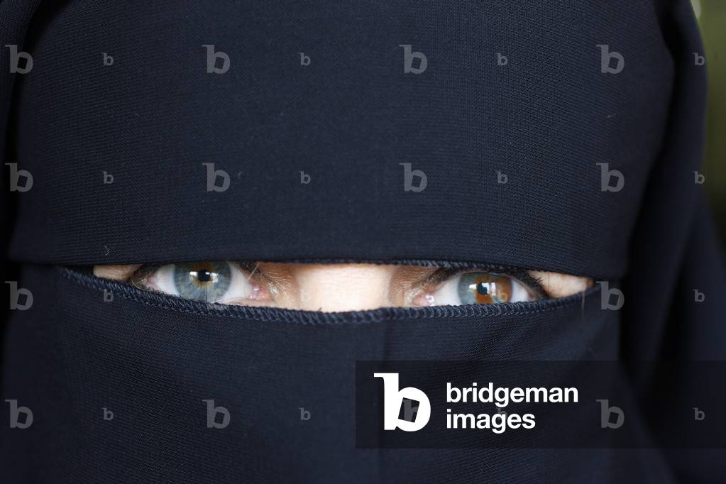 Woman wearing an abaya, Dubai, United Arab Emirates