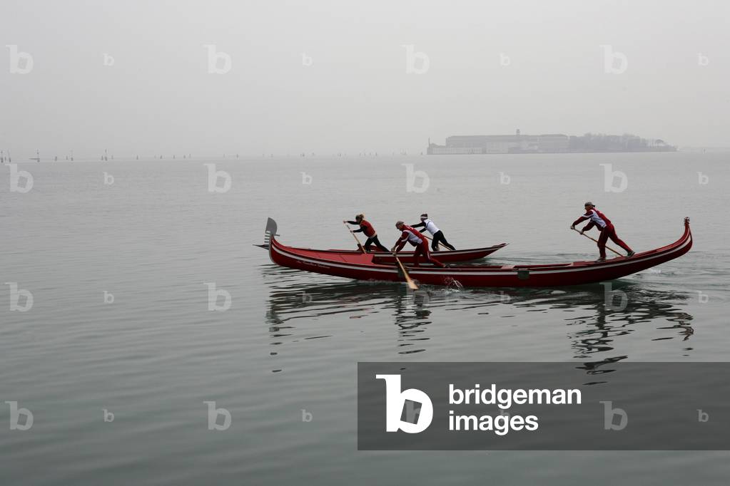 Gondolier training for Venice historical regatta., Venice, Italy