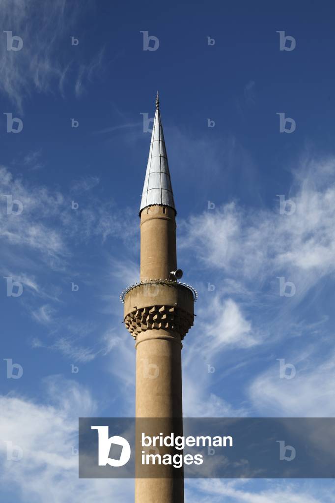 Mosque minaret in Prizren, Kosovo, 2018 (photo)