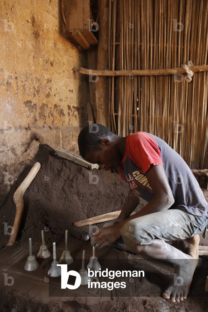 Smithy in Bohicon, Benin, Child worker, Africa (photo)