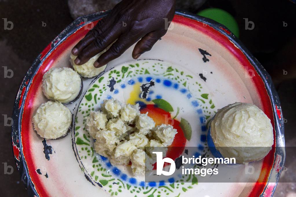 Shea butter for sale at Dapaong market, Togo (photo)