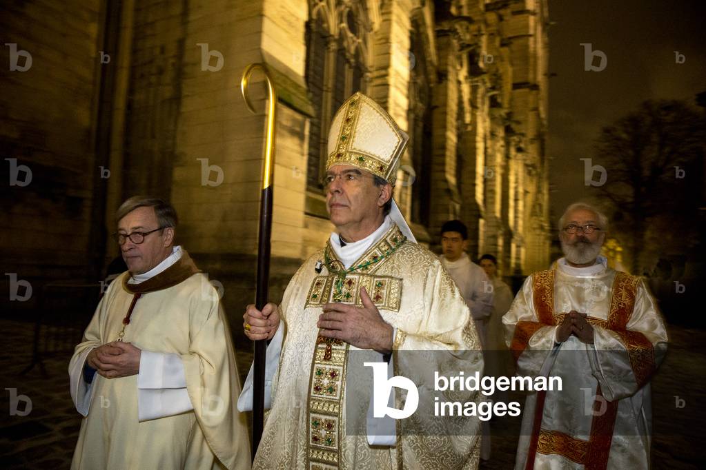Paris, France, Michel Aupetit's first mass as Paris archbishop at Notre Dame de Paris cathedral, France, Entry procession (photo)