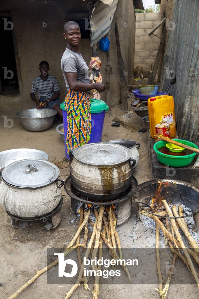 Open air kitchen in Korbongou, Togo, 2019 (photo)