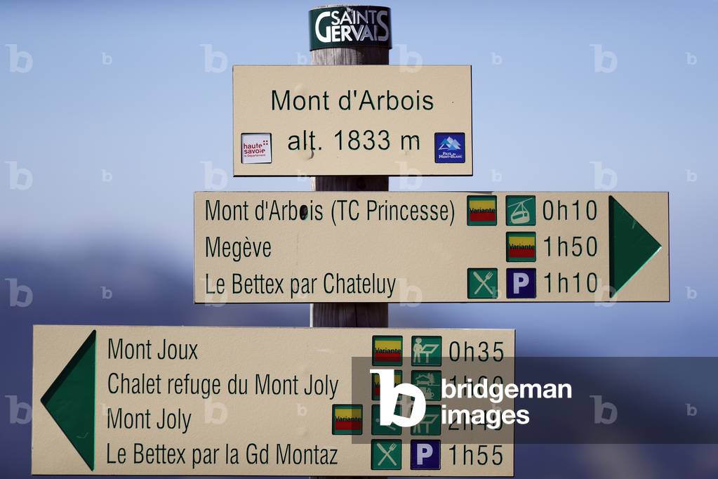 Walking path signs, Saint-Gervais, France, 2019 (photo)