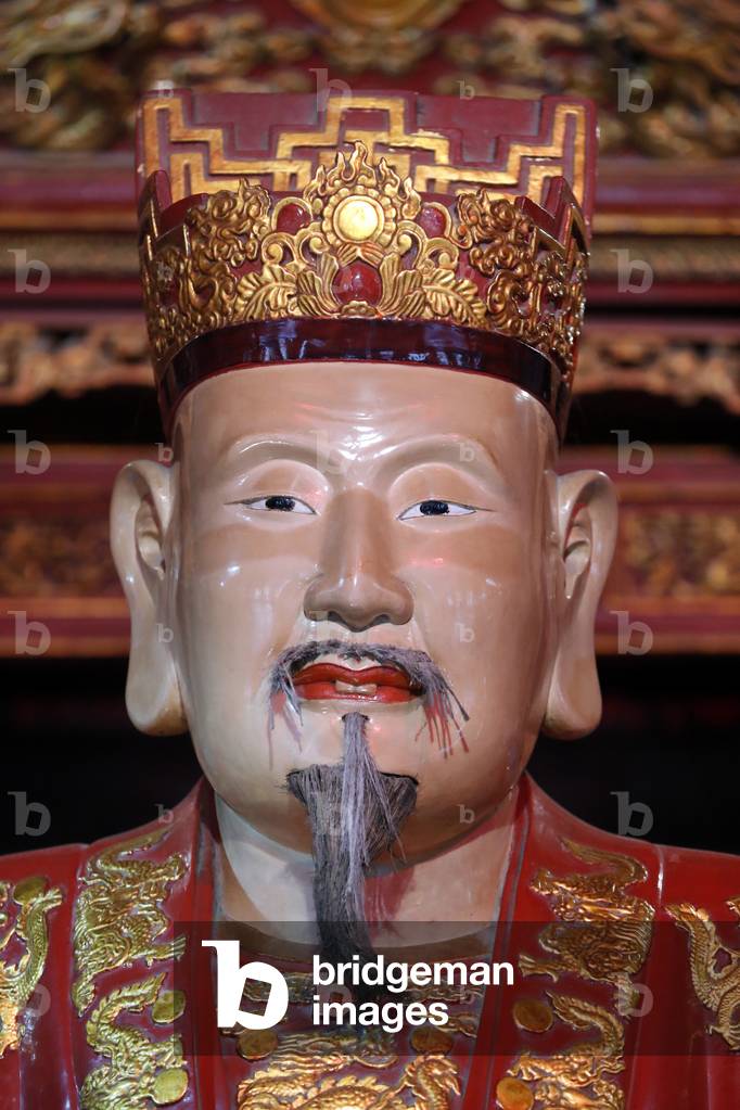 Temple of Literature.  Confucius statue. Hanoi. Vietnam. (photo)