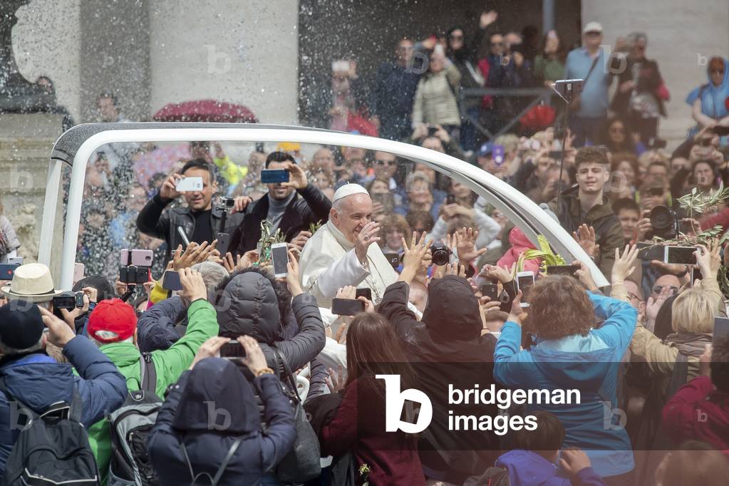 Pope Francis Pope Francis waves to faithful at the end of Palm Sunday mass in St. Peter's square at the Vatican, 2019 (photo)