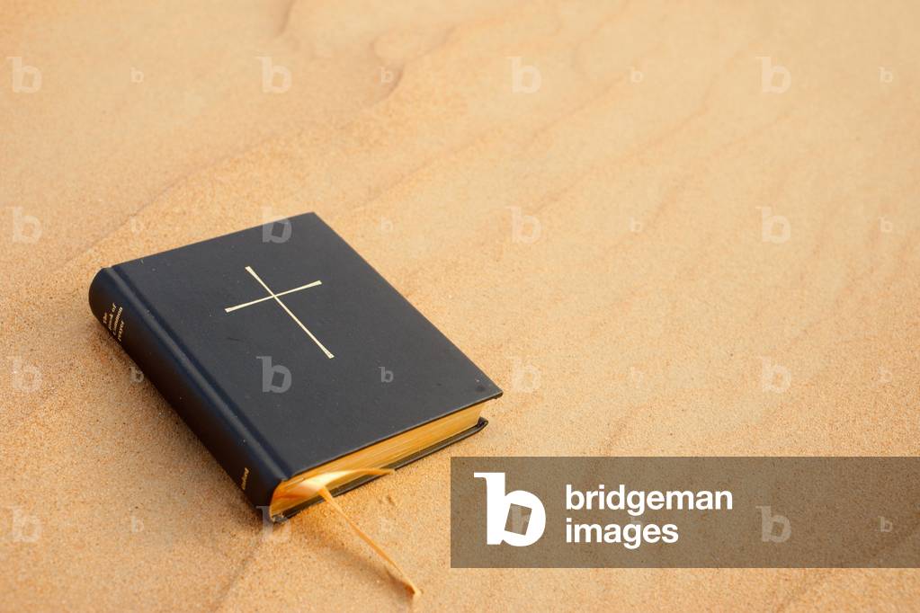 Bible on sand, Dubai, Emirats Arabes Unis