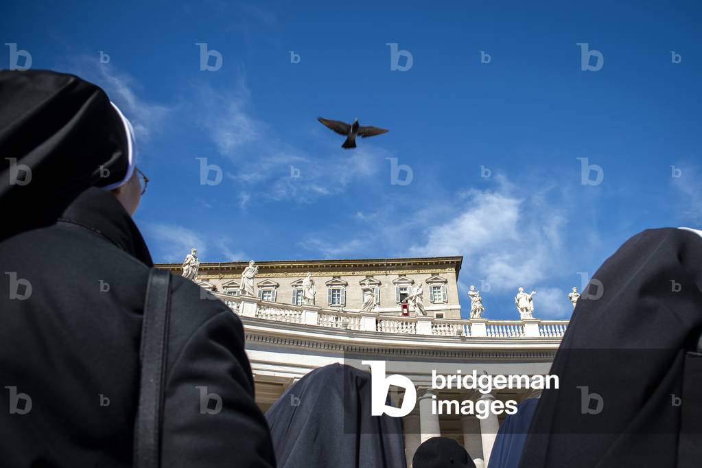 Pope Francis delivers his blessing during the Angelus noon prayer In Saint Peter's Square, Vatican City, 2019 (photo)